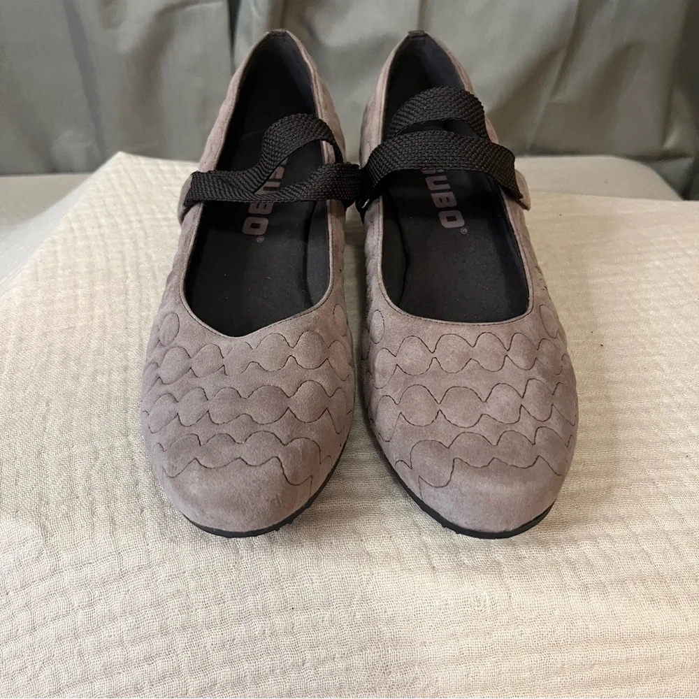 TSUBO Gray Suede Leather Quilted Kitten Heel Sz 8 Anti Slip Mary Jane Juba Pump